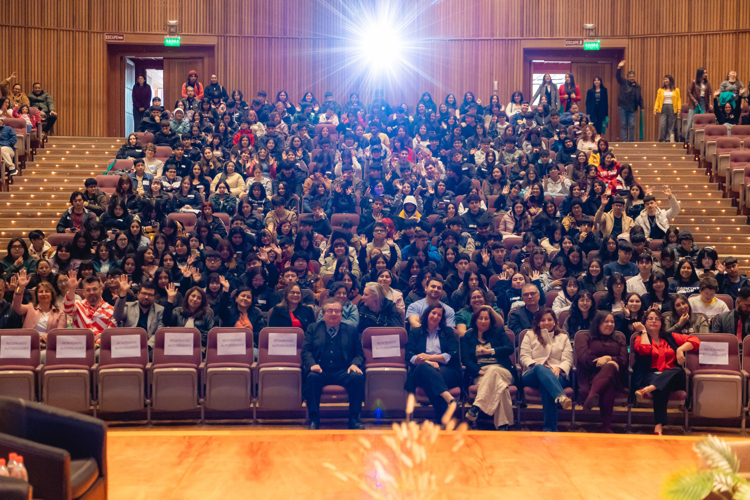 Más de 300 estudiantes fueron recibidos en la UACh en la ceremonia de ...
